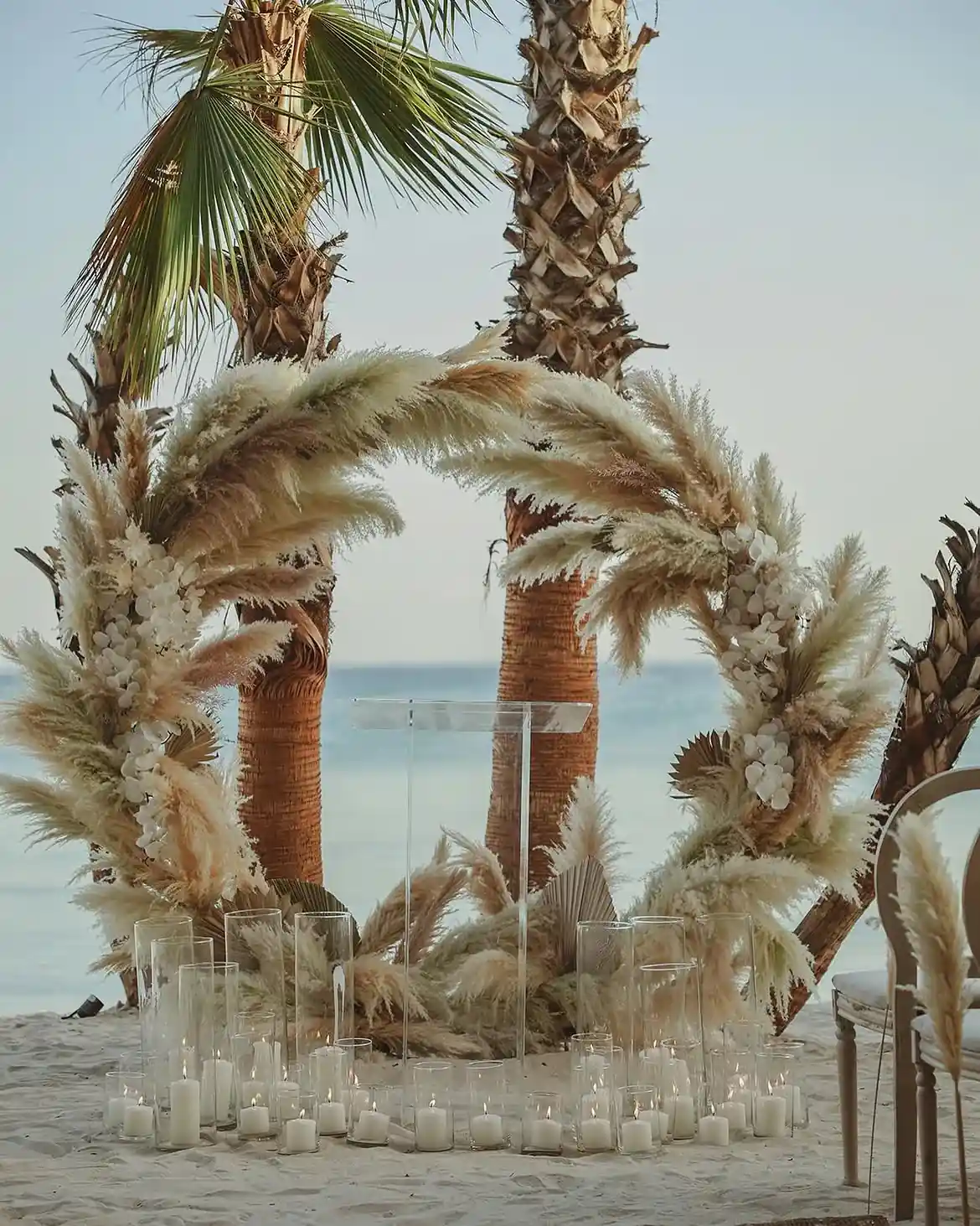 Beach wedding styling with glass cylinders Beach wedding ceremony decorated with 10 cm and 15 cm glass cylinder candleholders