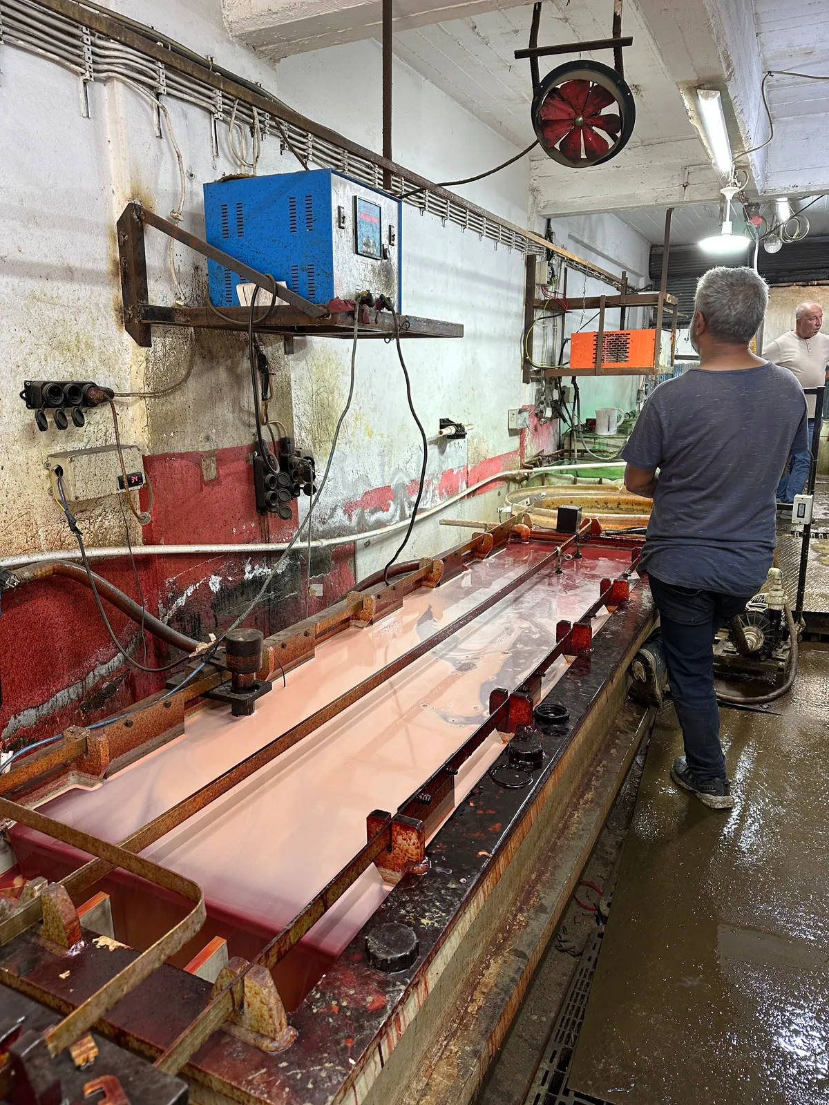 Workshop baths used for the decorative gold-coloured finish