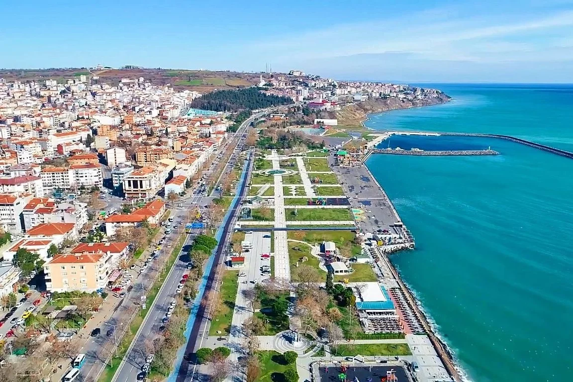 Bursa sahil yerleşimi ve Marmara Denizi'nin havadan görünümü