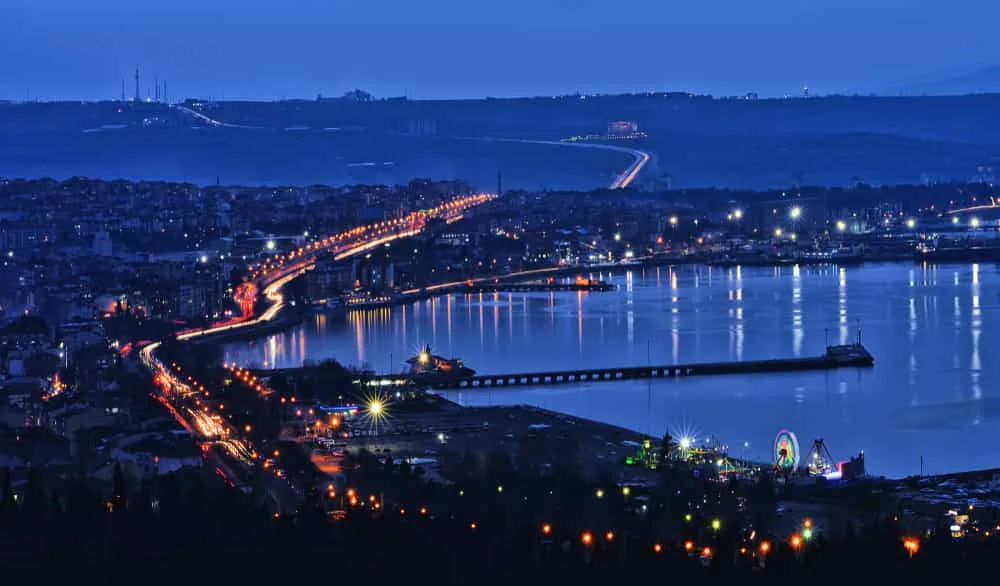 Gece ışıklarıyla Tekirdağ sahili ve Marmara Denizi